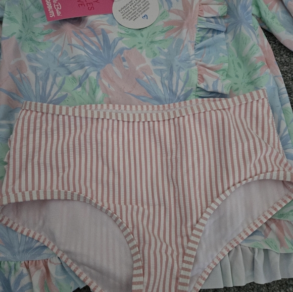 Ruffel Butt's Size 10 girls rashguard 2 piace bathing suite. - Picture 8 of 10